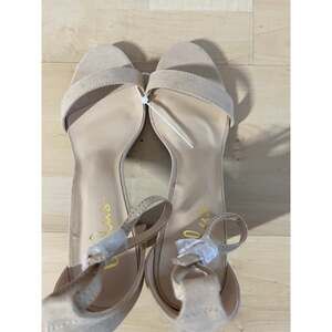 Lulus Taylor Natural Nude Suede Ankle Strap Heels Womens Size 10 Block Sandals